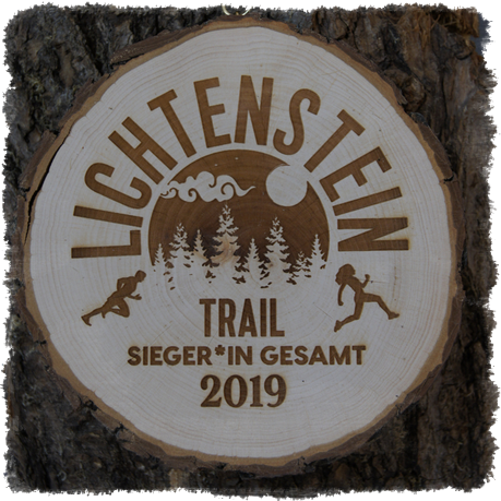 Holzmedaille mit Rinde, Erlenscheibe mit Rinde Lichtenstein Trail Sieger 2019