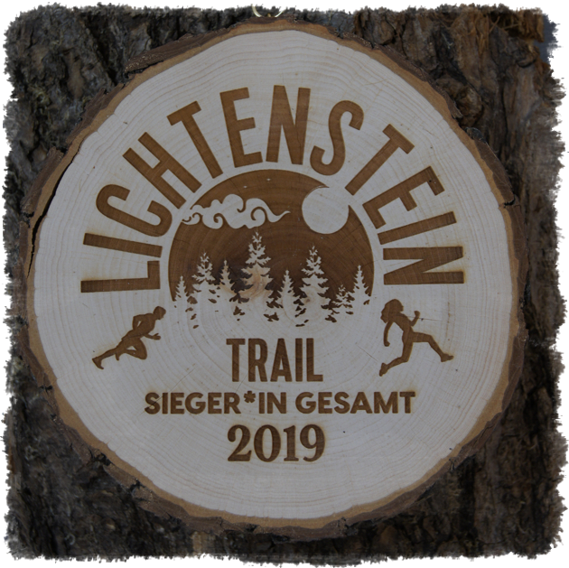 Holzmedaille Baumscheibenmedaille Erle mit Rinde, Lichtenstein Trail Sieger Gesamt 2019