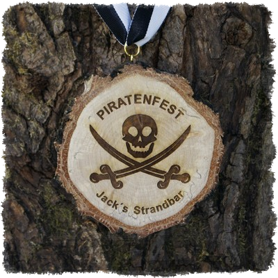 Medaille aus Astscheibe, Astscheibenmedaille Birke mit Rinde.