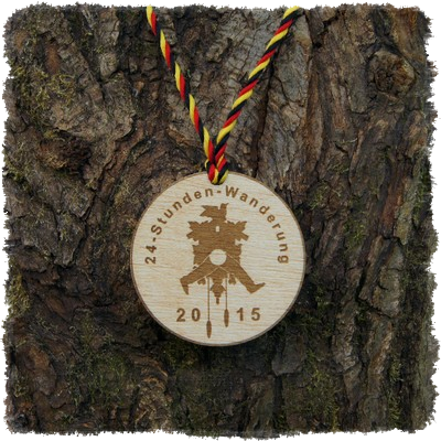 Sperrholzmedaille, Holzmedaille rund 60 mm. 24-Stunden Wanderung