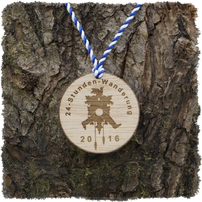 Sperrholzmedaille, Holzmedaille rund 60 mm. 24-Stunden Wanderung