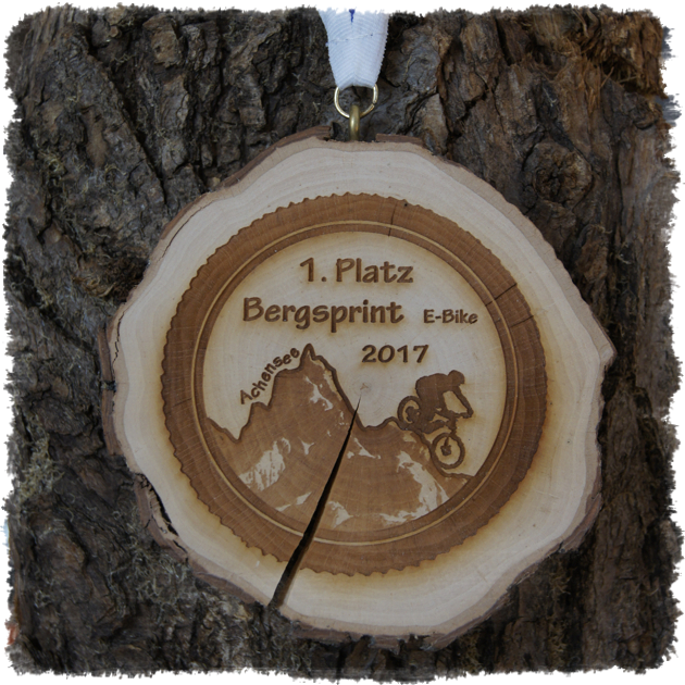 Holzmedaille Baumscheibenmedaille Erle mit Rinde, Bergsprint Achensee 2017