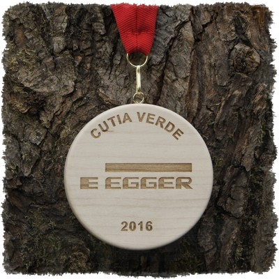 Vollholzedaille aus Ahorn Ø ca. 80 mm x 10 mm, Rundkante mit Schrauböse und Medaillenband