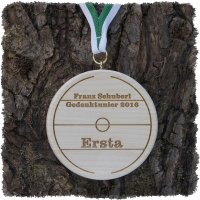 Vollholzedaille aus Ahorn Ø ca. 80 mm x 10 mm, Rundkante mit Schrauböse