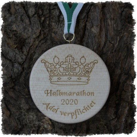 Vollholzedaille aus Ahorn Ø ca. 80 mm x 10 mm, Rundkante mit Schrauböse und Medaillenband