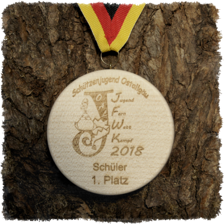 Vollholzedaille aus Ahorn Ø ca. 80 mm x 10 mm, Rundkante mit Schrauböse und Medaillenband