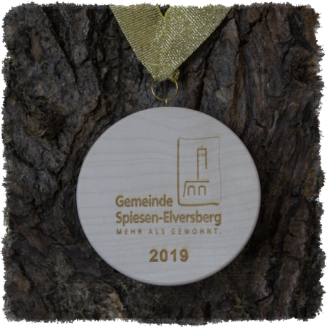 Vollholzedaille aus Ahorn Ø ca. 80 mm x 10 mm, Rundkante mit Schrauböse und Medaillenband